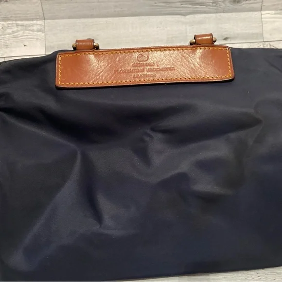 Dooney and Bourke handbag - Picture 2 of 16
